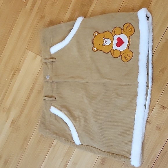 SHEIN X Care Bears Plus Embroidery Cartoon Pattern Contrast Fuzzy Trim Corduroy - Picture 6 of 11